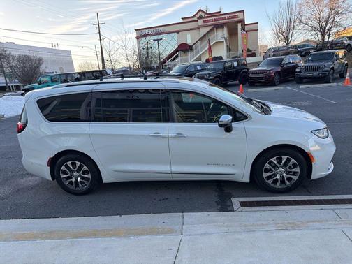 2023 Chrysler Pacifica L