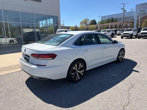 Pure White 2021 Volkswagen Passat 2.0T SE