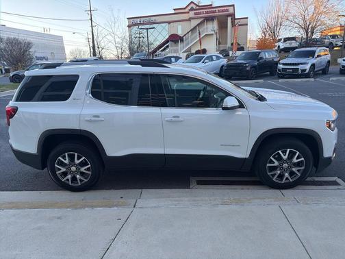 2023 GMC Acadia SLT