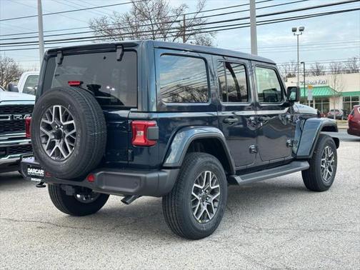 2025 Jeep Wrangler 4-Door Sahara 4x4