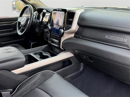 2020 RAM 2500 Laramie Crew Cab 4X4 6'4' Box