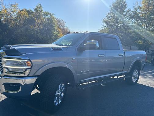2020 RAM 2500 Laramie Crew Cab 4X4 6'4' Box
