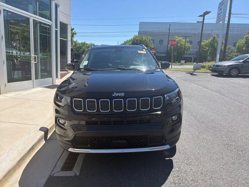 Diamond Black Crystal Pearlcoat 2022 Jeep Compass Limited