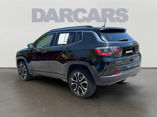 Diamond Black Crystal Pearlcoat 2022 Jeep Compass Limited