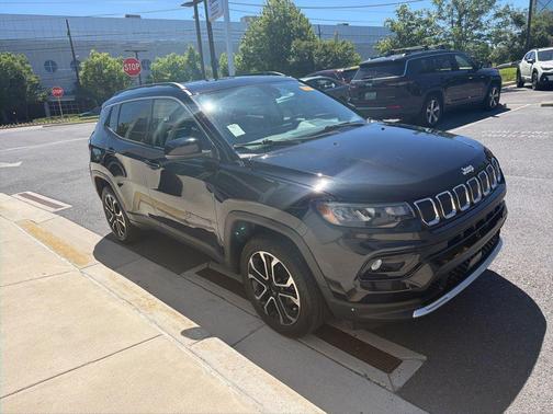 Diamond Black Crystal Pearlcoat 2022 Jeep Compass Limited