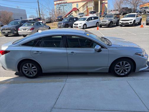 2019 Toyota Avalon XLE