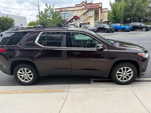 Black Cherry Metallic 2020 Chevrolet Traverse LT Cloth