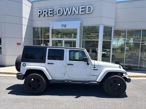 Bright White Clearcoat 2017 Jeep Wrangler Unlimited Freedom 4x4