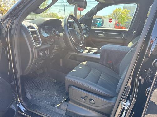 Diamond Black Crystal Pearlcoat 2023 RAM 1500 Big Horn/Lone Star