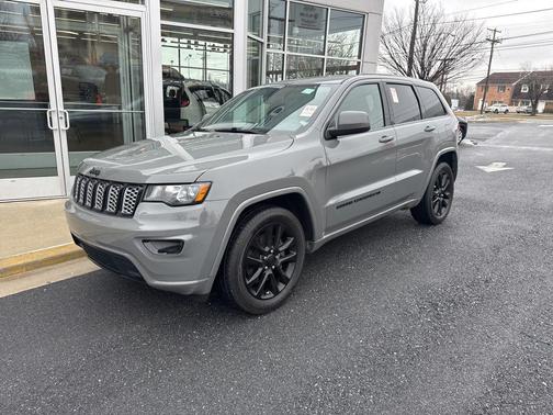 2022 Jeep Grand Cherokee Laredo