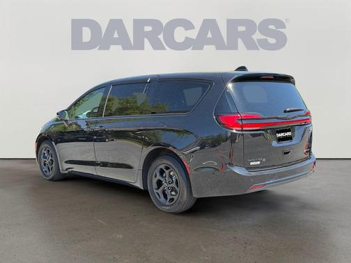 Brilliant Black Crystal Pearlcoat 2023 Chrysler Pacifica Hybrid Touring L