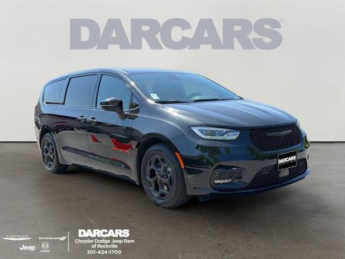 Brilliant Black Crystal Pearlcoat 2023 Chrysler Pacifica Hybrid Touring L