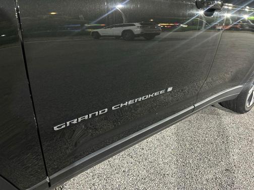 Rocky Mountain Pearlcoat 2023 Jeep Grand Cherokee L Limited