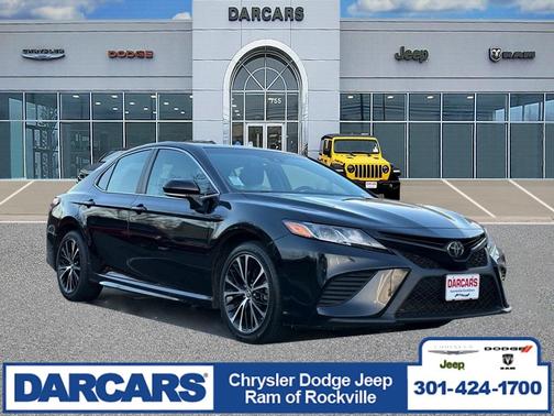 Photo 1 of 34 of 2018 Toyota Camry SE