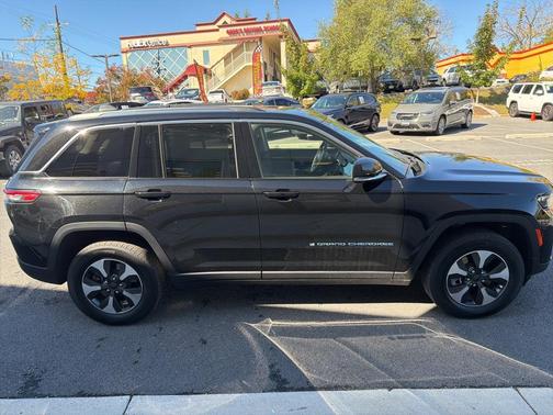2022 Jeep Grand Cherokee 4xe Base