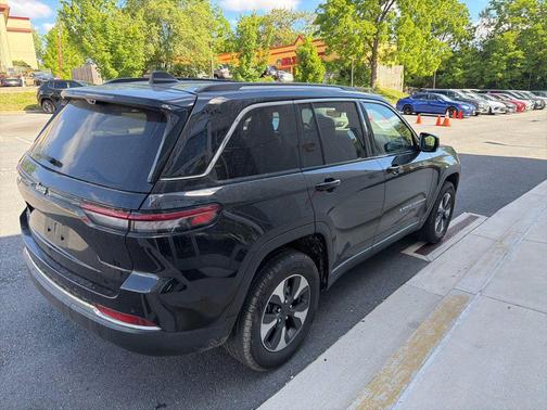 Diamond Black Crystal Pearlcoat 2022 Jeep Grand Cherokee 4xe Base