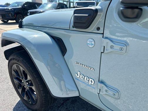 Earl Clearcoat 2024 Jeep Wrangler 4xe Sahara