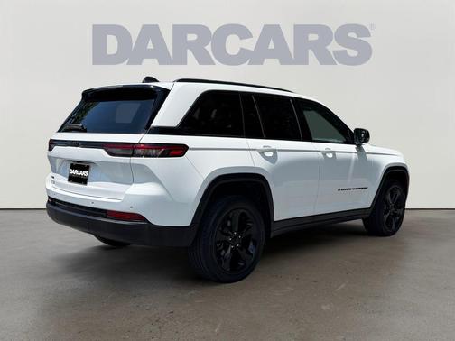 Bright White Clearcoat 2023 Jeep Grand Cherokee Altitude