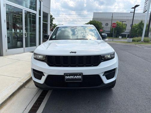 Bright White Clearcoat 2023 Jeep Grand Cherokee Altitude