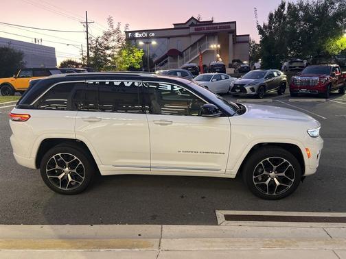 2022 Jeep Grand Cherokee Summit