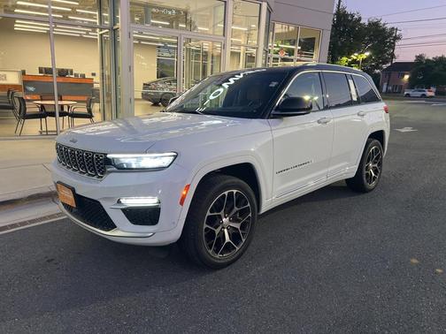 2022 Jeep Grand Cherokee Summit