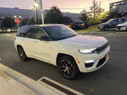 2022 Jeep Grand Cherokee Summit