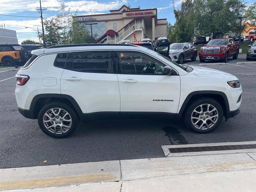 2022 Jeep Compass Latitude Lux