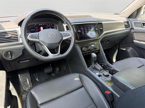 Pure White 2023 Volkswagen Atlas 3.6L SE w/Technology