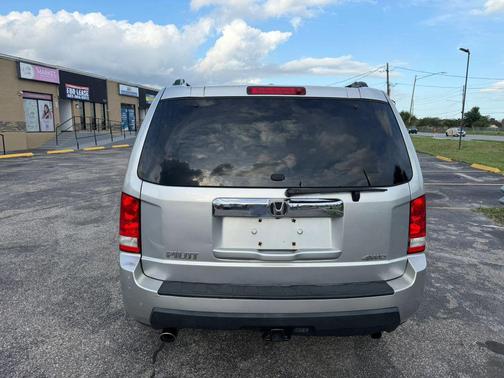 Alabaster Silver Metallic 2011 Honda Pilot EX-L