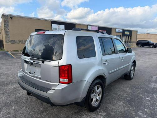 Alabaster Silver Metallic 2011 Honda Pilot EX-L