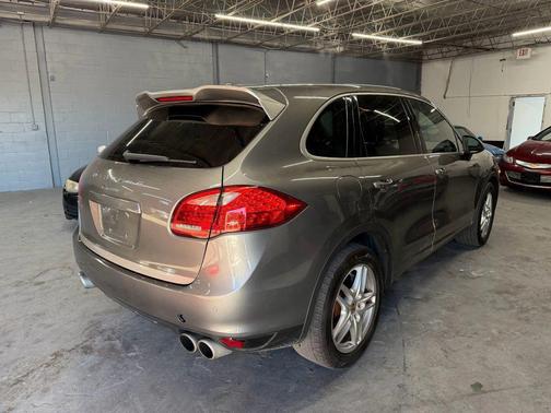 2014 Porsche Cayenne Platinum Edition