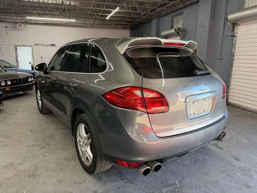 2014 Porsche Cayenne Platinum Edition