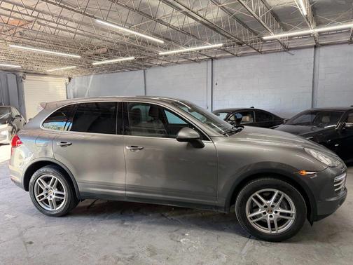 2014 Porsche Cayenne Platinum Edition