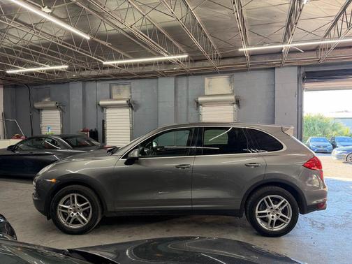 2014 Porsche Cayenne Platinum Edition
