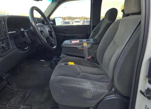 2004 Chevrolet Silverado 2500 LS H/D Extended Cab