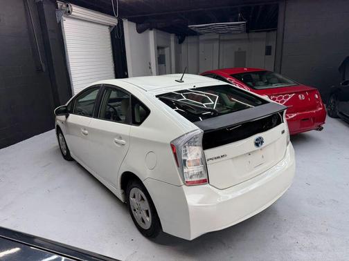 White 2010 Toyota Prius II