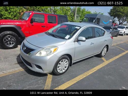 Silver 2014 Nissan Versa 1.6 SV
