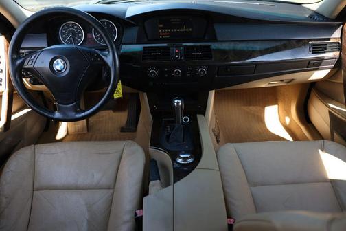 2006 BMW 530 530xi Wagon 4D