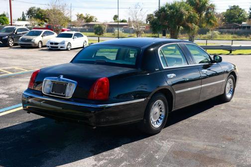 2001 Lincoln Town Car Cartier