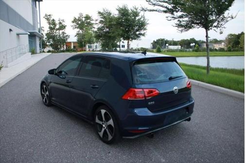 2015 Volkswagen Golf GTI 2.0T SE 4-Door