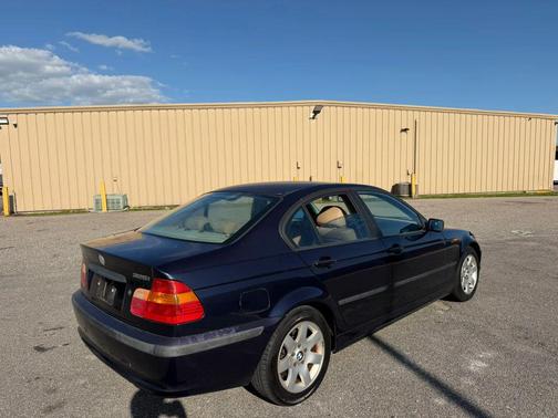 2005 BMW 325 325i Sedan 4D