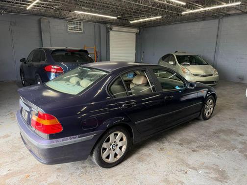 2005 BMW 325 325i Sedan 4D