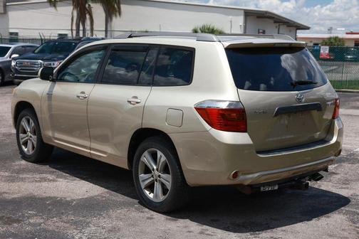 Gold 2008 Toyota Highlander Sport