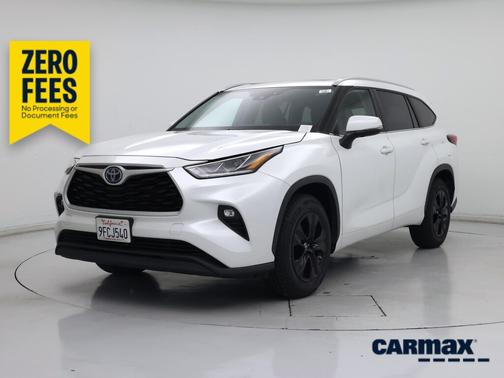 White 2023 Toyota Highlander Hybrid Bronze Edition