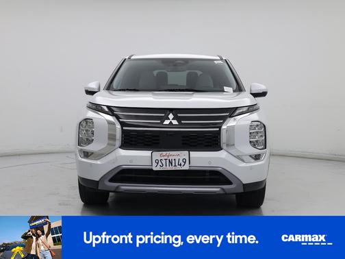 White 2025 Mitsubishi Outlander SE