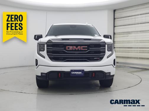 White 2024 GMC Sierra 1500 AT4