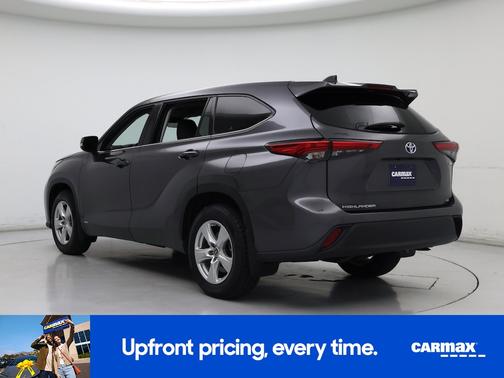 Gray 2022 Toyota Highlander Hybrid LE