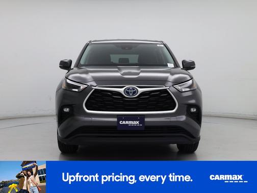 Gray 2022 Toyota Highlander Hybrid LE