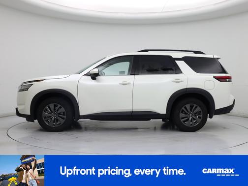 White 2022 Nissan Pathfinder SV