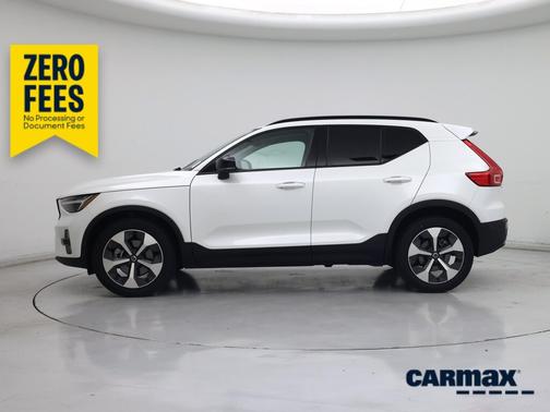 White 2023 Volvo XC40 B5 Plus Dark Theme